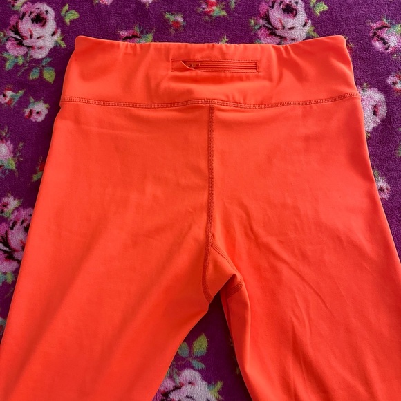 XTUPO - Orange Capri Workout Leggings UPF 50+ - Picture 7 of 7
